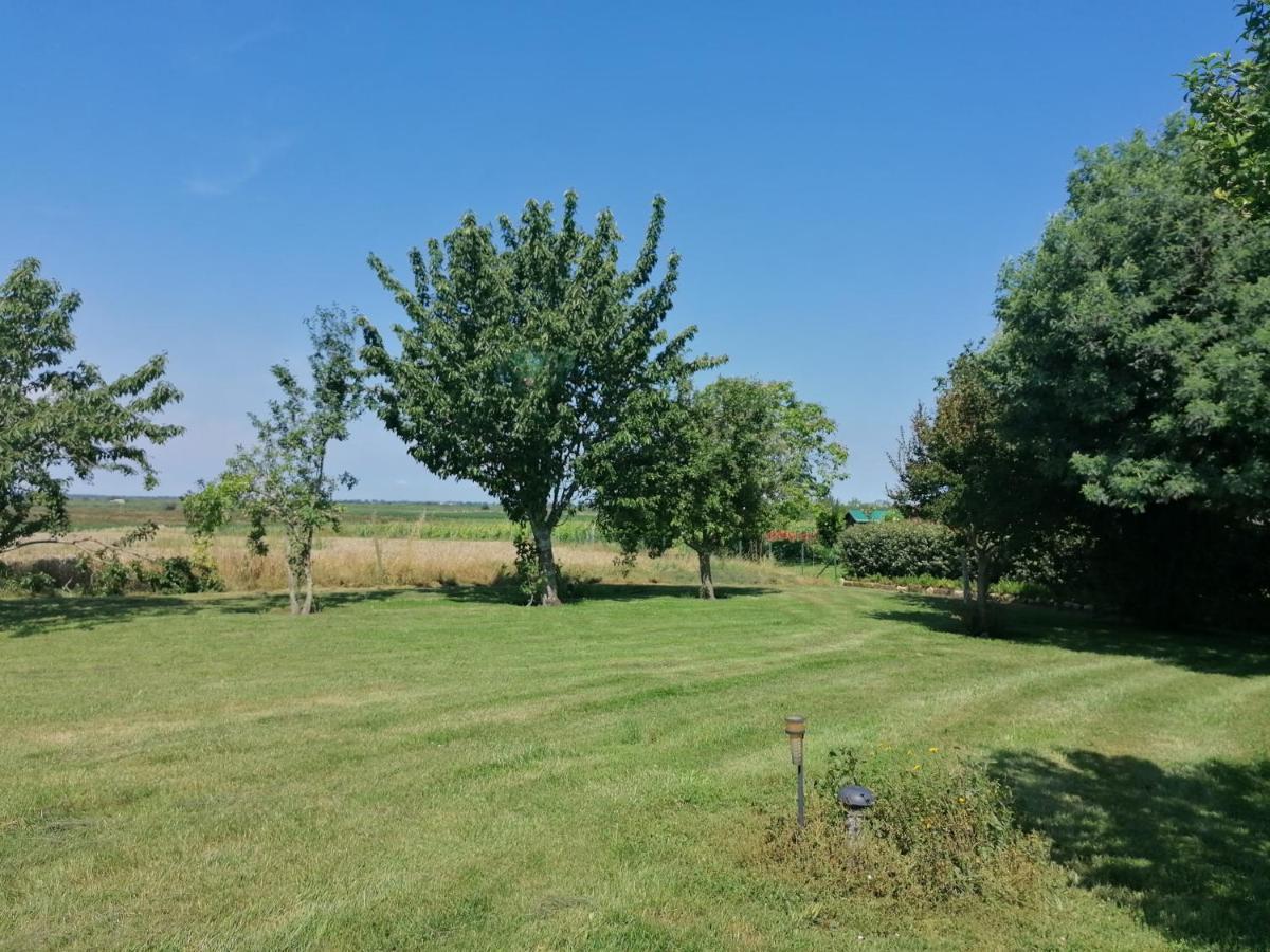 Nuit Au Calme Saint-Bonnet-sur-Gironde Kültér fotó